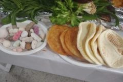 stol-s-blyudami-2-1-300x226